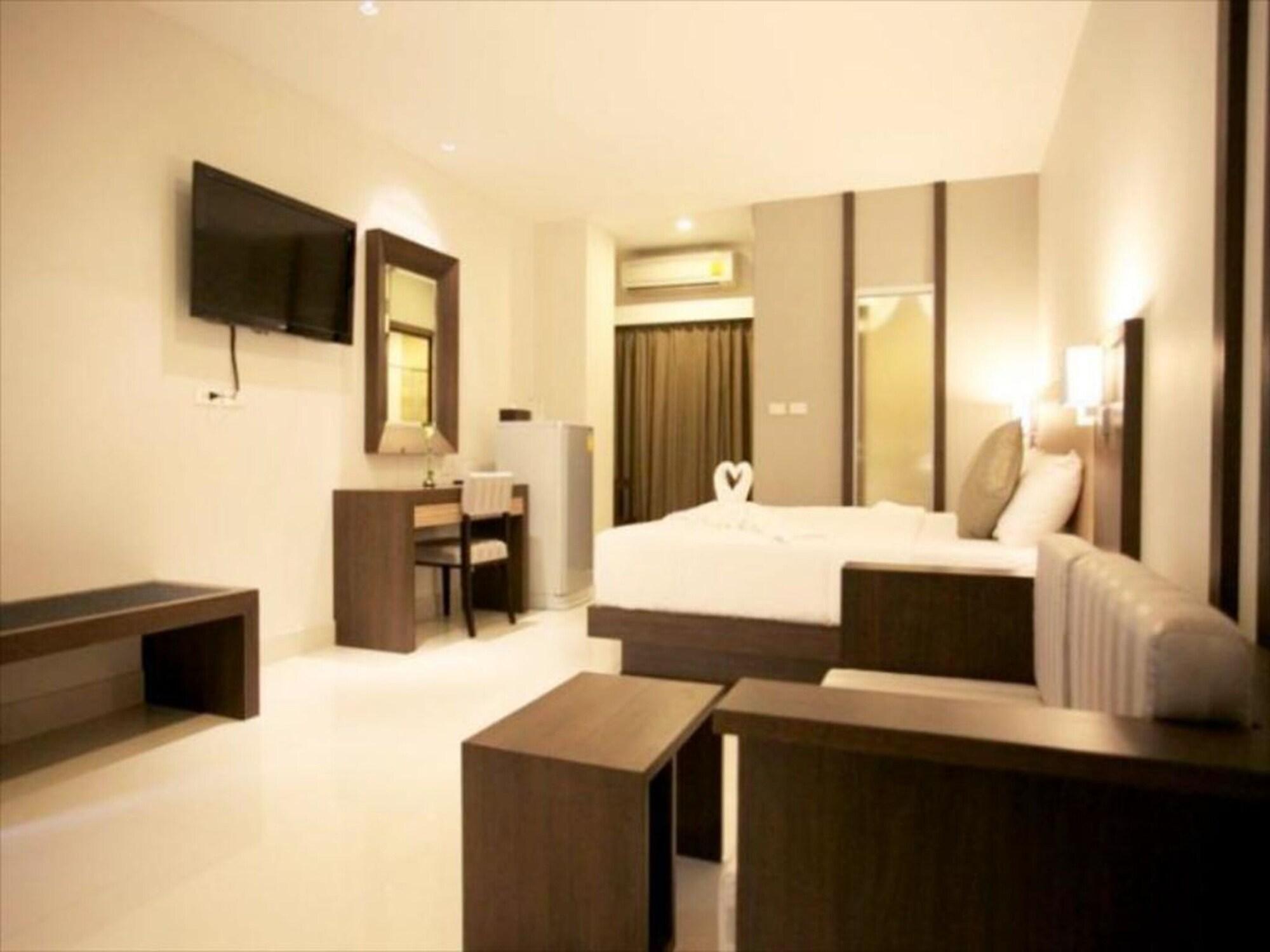 April Suites Pattaya Εξωτερικό φωτογραφία